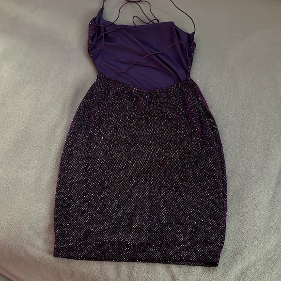 Purple glittery short dress open back - Picture 2 of 3